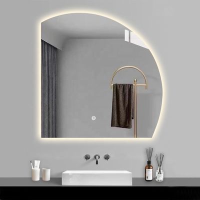 Striscia a LED Luce tricromatica personalizzata Specchio intelligente Un must per i bagni moderni