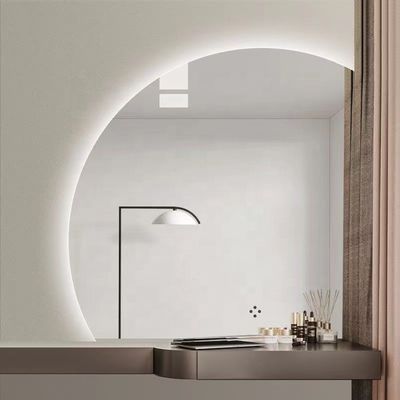 Striscia a LED Luce tricromatica personalizzata Specchio intelligente Un must per i bagni moderni