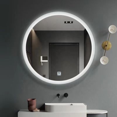 Lo specchio del bagno a touchscreen a LED con grande interruttore sensore e stile di design moderno