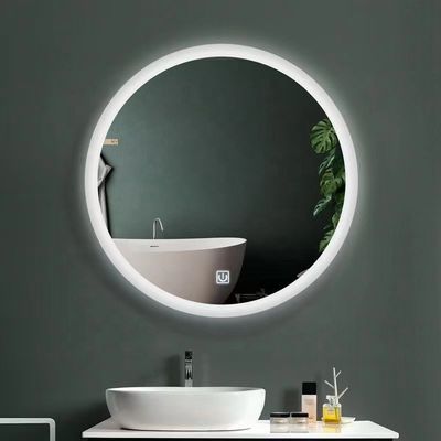 Lo specchio del bagno a touchscreen a LED con grande interruttore sensore e stile di design moderno